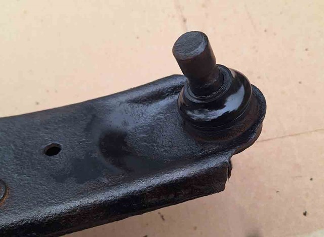 MAZDA B32H34350B Рычаг передней подвески левый в наличии Кривой Рог