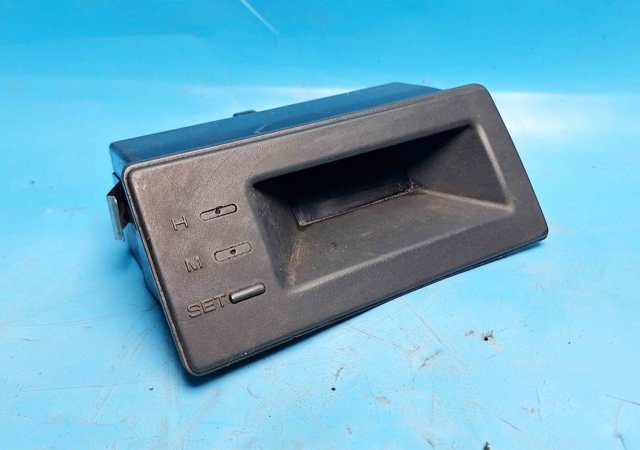Часы в салон, на панели MB715941 MITSUBISHI