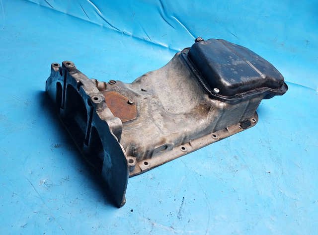 Масляный поддон двигателя MD329985 MITSUBISHI