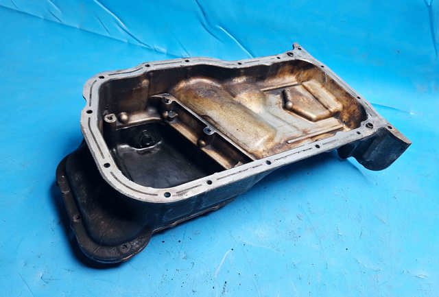 MD329985 MITSUBISHI Поддон двигателя купить в Харьков