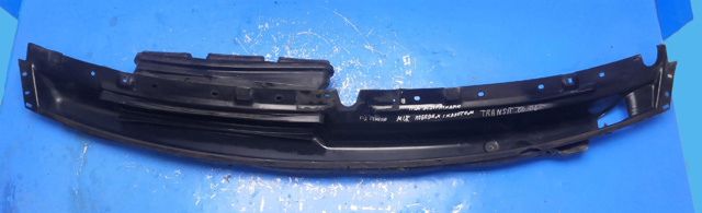 Карман воздухозаборника капота, правый YC15V022B03AN FORD
