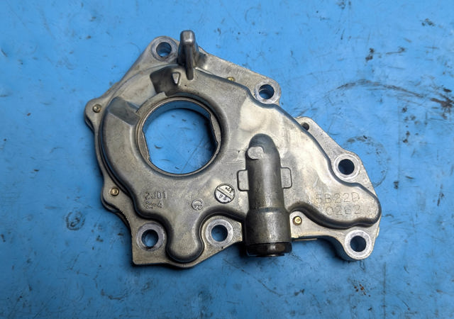 Масляный насос ZJ0114100 MAZDA