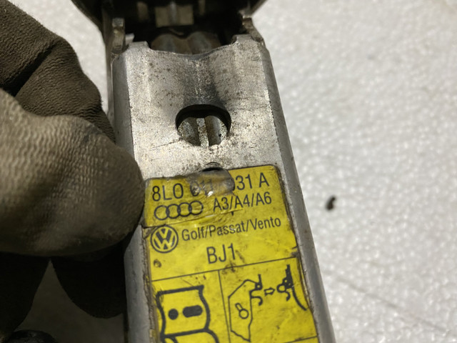 8L0011031A VAG Домкрат купить в Украина