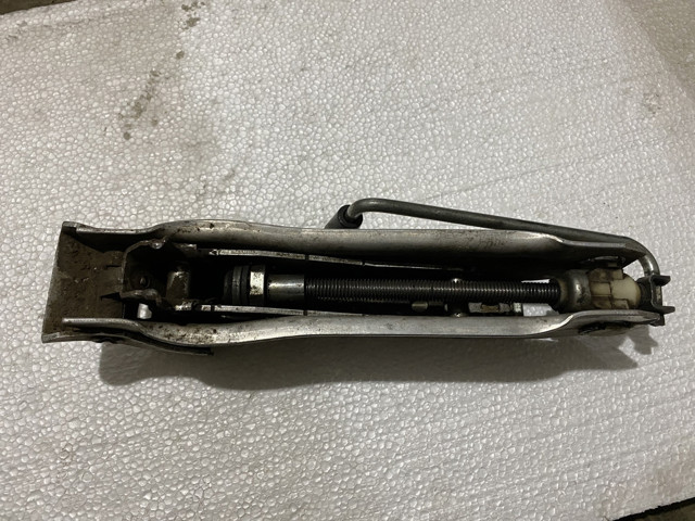 8L0011031A VAG Домкрат купить в Львов