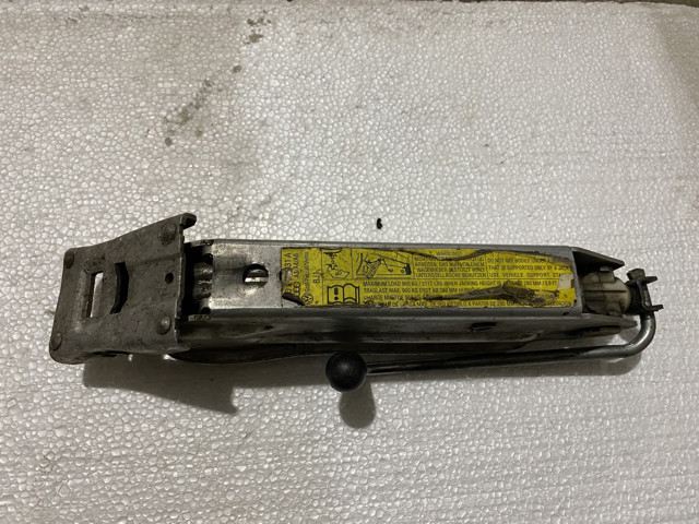 8L0011031A VAG Домкрат купить в Ужгород