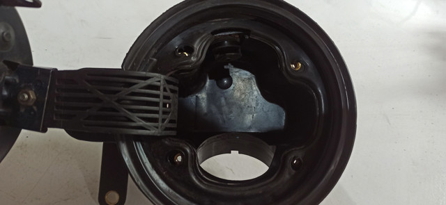 A1636300567 MERCEDES Горловина топливного бака купить в Черновцы