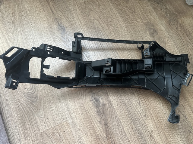 51118064596 BMW Кронштейн крепления противотуманной фары правой купить в Каменское