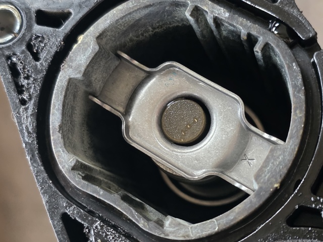 31686045 VOLVO Термостат купить в Киев