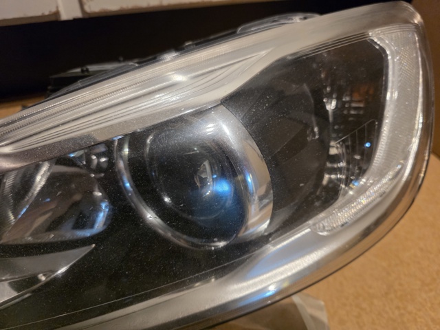 31698818 VOLVO Левая фара купить в Черновцы