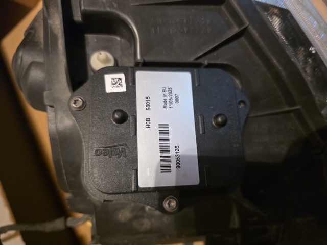 VOLVO 31698818 Левая фара в наличии Ровно