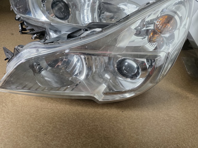SUBARU 84001AJ101 Фара правая в наличии Ирпень