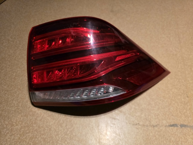 Фонарь задний правый, внешний A1669065601 MERCEDES