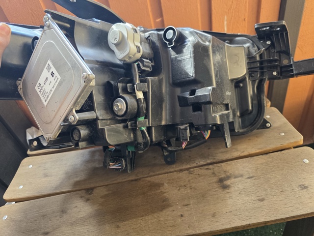 MAZDA DFR751040 Фара левая в наличии Черновцы