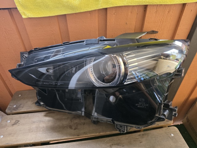 Вставка фары левой DFR751040 MAZDA