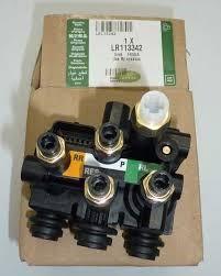 Блок клапанов регулируемой подвески, задний LR070246 LAND ROVER