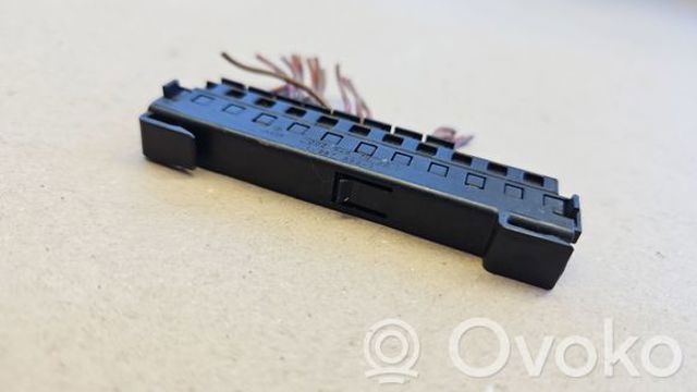 MERCEDES 0025467940 Распределительная колодка (разветвитель CAN-шины) в наличии Полтава
