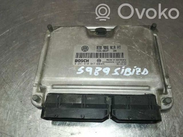 Компьютер двигателя 0281010947 VAG