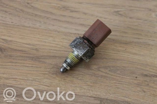 02T945415P Датчик включения фонарей заднего хода купить Винница