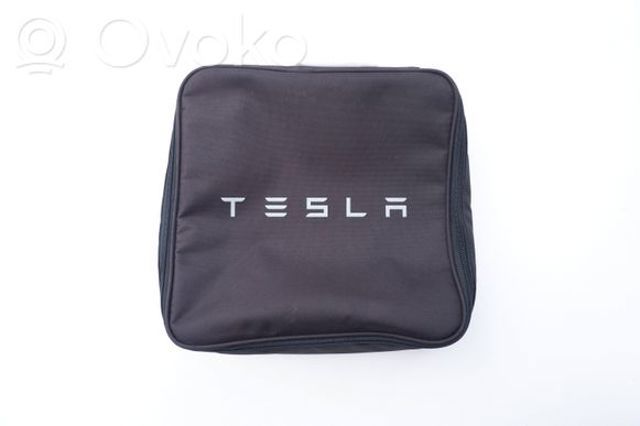 TESLA 147906800C Кабель для зарядки электромобиля в наличии Николаев