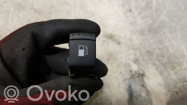 1J0959833A01C VAG Ручка открывания замка (лючка) бензобака купить в Тернополь
