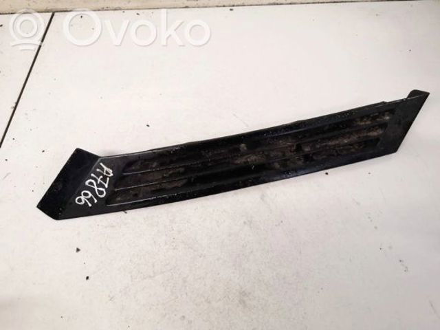 A2016980289 MERCEDES Накладка крыла заднего правого купить в Львов