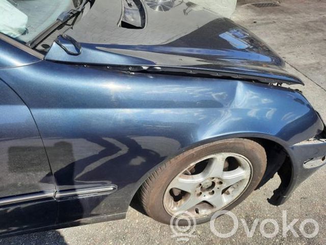 MERCEDES 203880021867 Крыло переднее правое в наличии Полтава