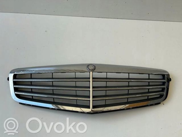 MERCEDES 2048801283 Решетка радиатора в наличии Киев