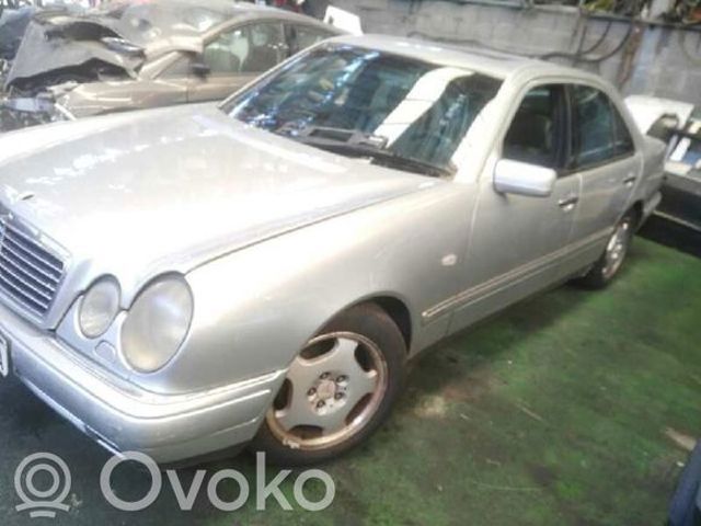 2108800118 MERCEDES Крыло переднее левое купить в Запорожье