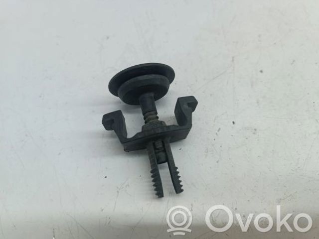 2115040059 MERCEDES Пистон (клип) крепления решетки радиатора охлаждения купить в Ужгород
