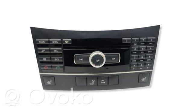 MERCEDES 2129060001 Магнитола (радио AM/FM) в наличии Чернигов