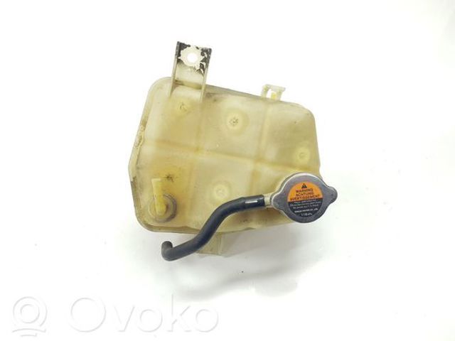 Бачок системы охлаждения двигателя расширительный 217101DR0A NISSAN