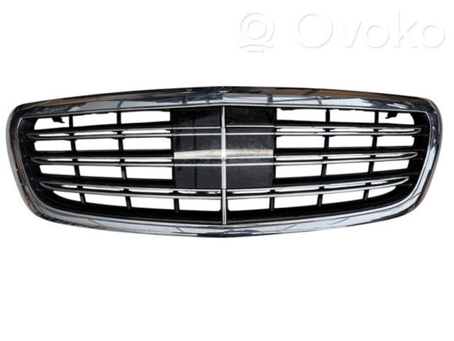 Решетка радиатора 2228802500 MERCEDES
