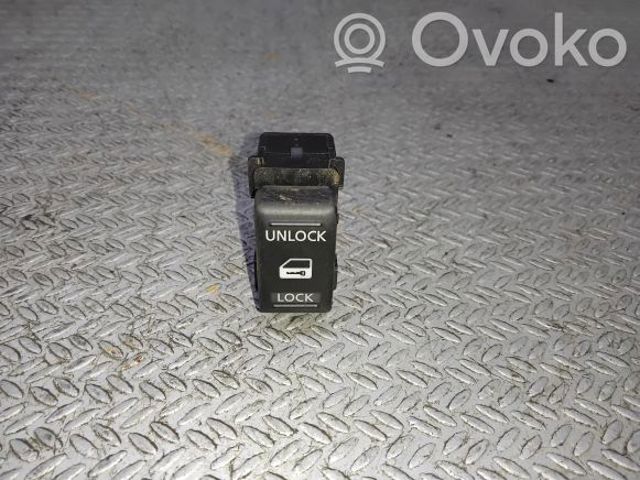 Кнопка центрального замка 252109U00A NISSAN