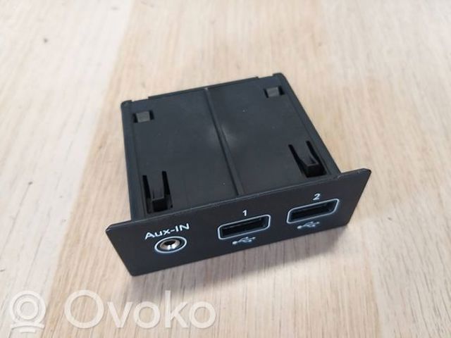 RENAULT 280231553R USB-разветвитель в наличии Черновцы