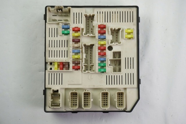RENAULT 284B65817R Блок предохранителей в наличии Черкассы