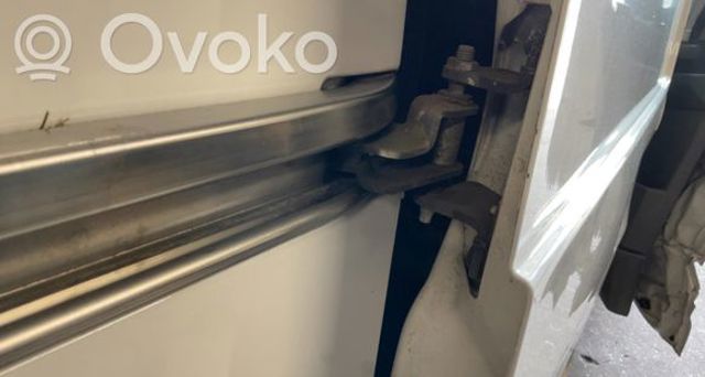 2E1843336 VAG Ролик двери боковой (сдвижной) правый центральный купить в Полтава