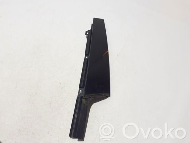 VOLVO 32257389 Накладка двери передней левой вертикальная в наличии Черкассы