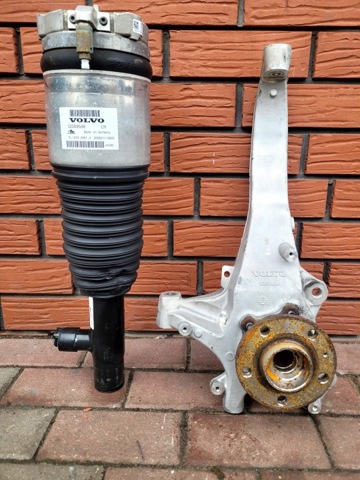 VOLVO 32298140 Цапфа передняя правая в наличии Черновцы