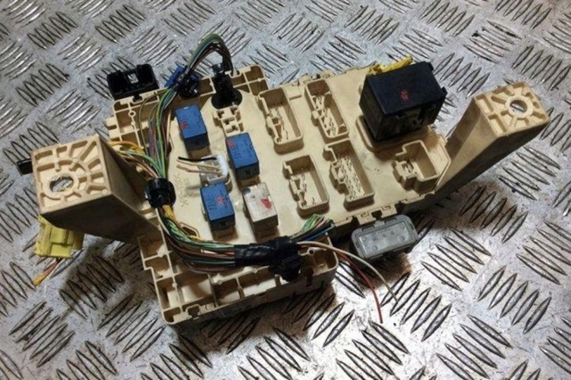 Реле поворотов 3861084F00 MAZDA
