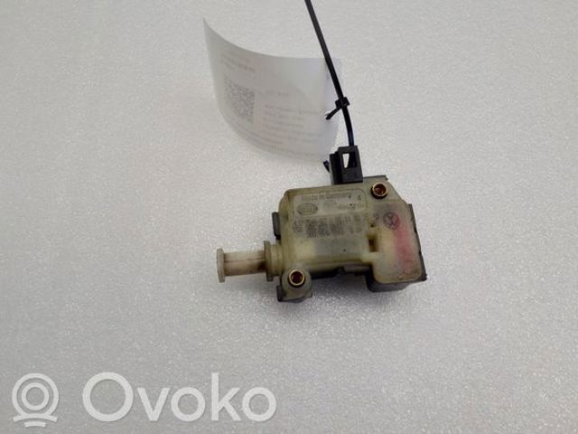 3B0959781D Мотор-привод открытия/закрытия замка багажника (двери 3/5-й задней) купить Полтава