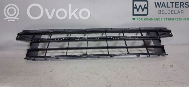 Центральная решетка переднего бампера 3G08536779B9 VAG