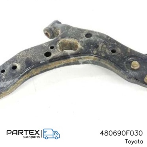 Левый рычаг передней нижней подвески 480690F030 TOYOTA