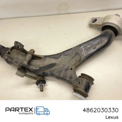 Рычаг передней подвески нижний, правый 4862030330 TOYOTA