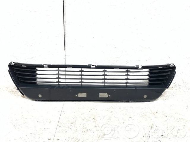 Решетка переднего бампера 5311205090 TOYOTA