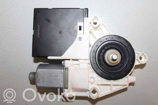 Мотор стеклоподъемника двери передней, правой 561959702C VAG