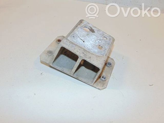 5832442010 TOYOTA Кронштейн усилителя заднего бампера купить в Житомир