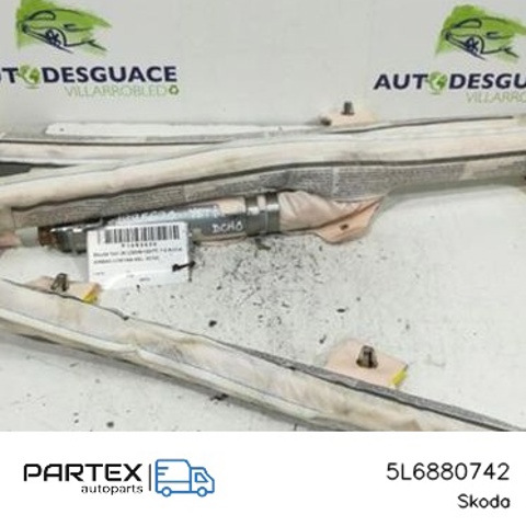 5L6880742 VAG Шторка боковая, правая купить в Черновцы