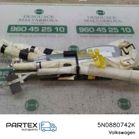 VAG 5N0880742K Шторка боковая, правая в наличии Тернополь