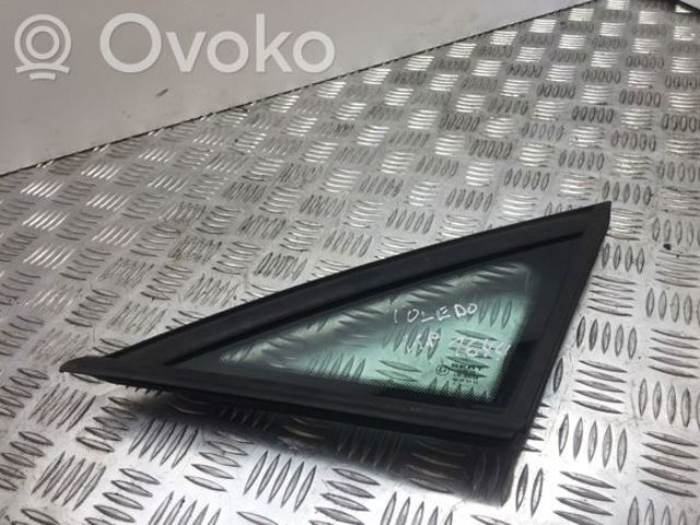 Стекло-форточка двери, передней, левой 5P0845411 VAG