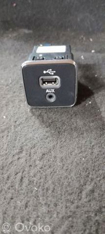 USB-разветвитель 5XG28DX9AC CHRYSLER